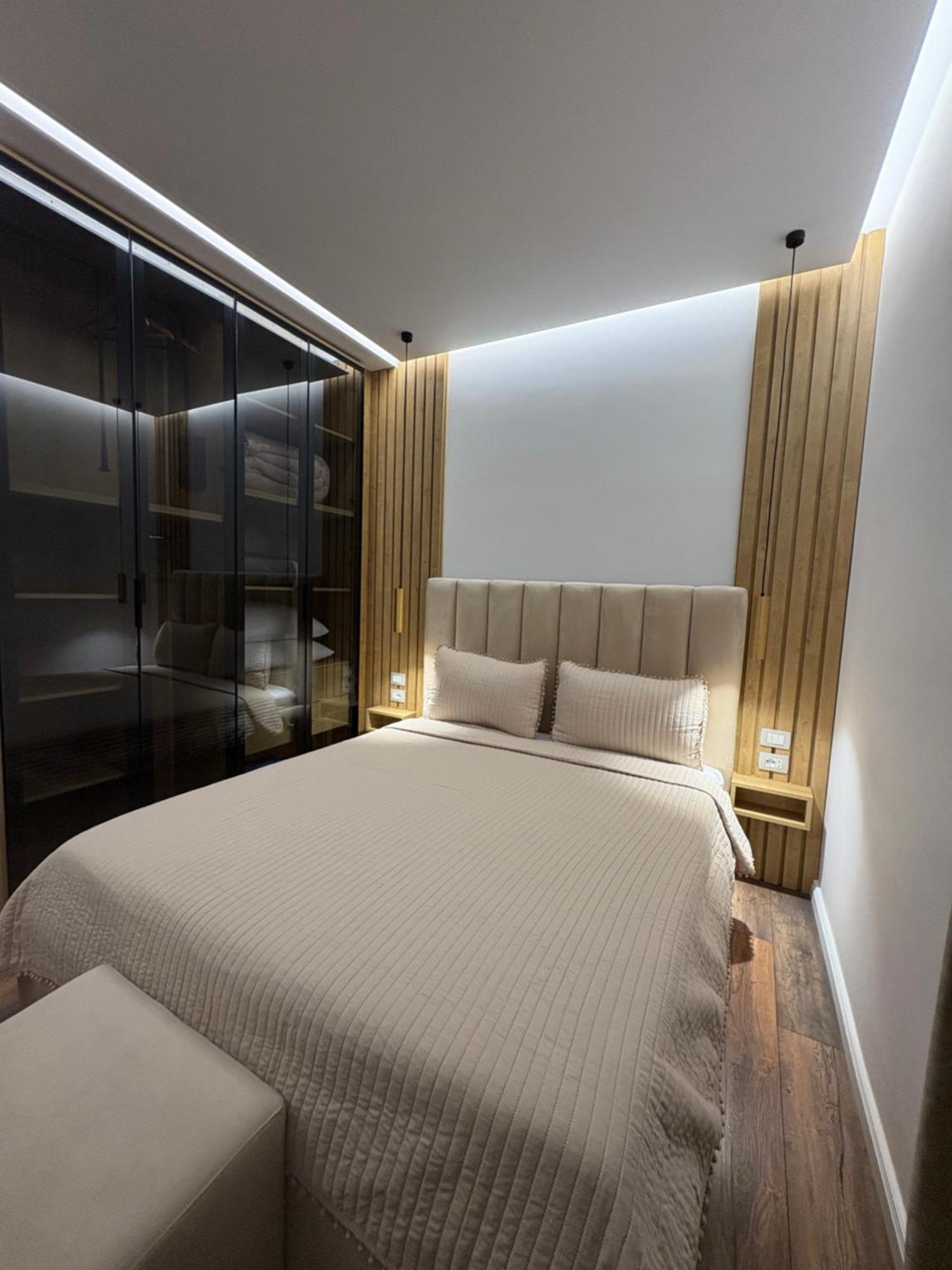 Alajs Apartament Vlorë Buitenkant foto