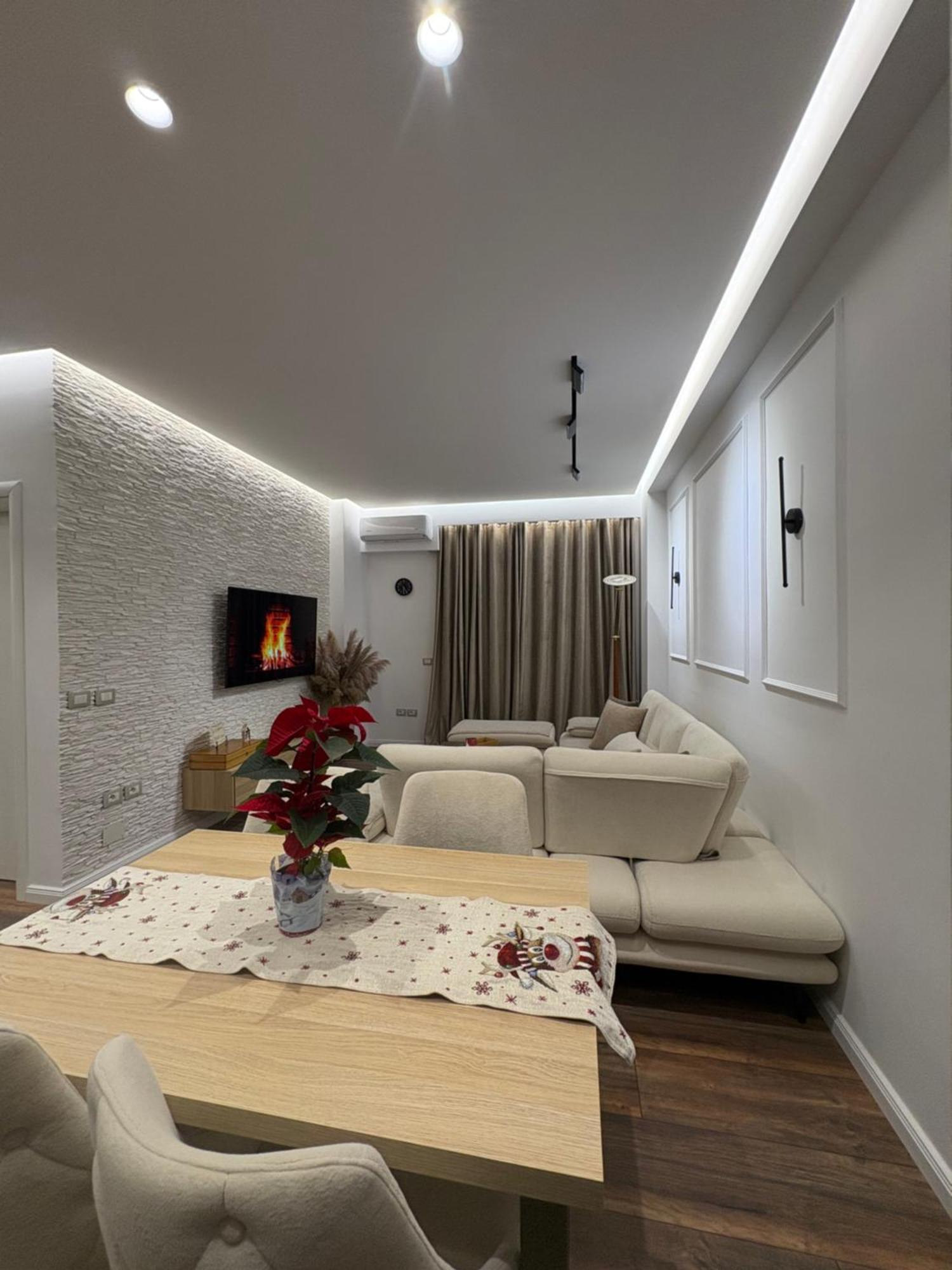Alajs Apartament Vlorë Buitenkant foto