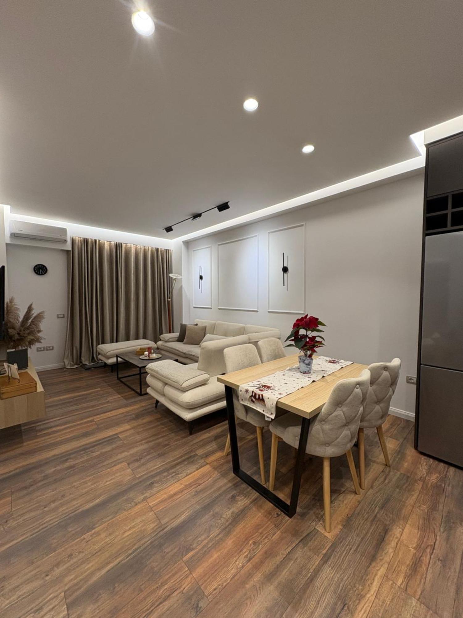 Alajs Apartament Vlorë Buitenkant foto