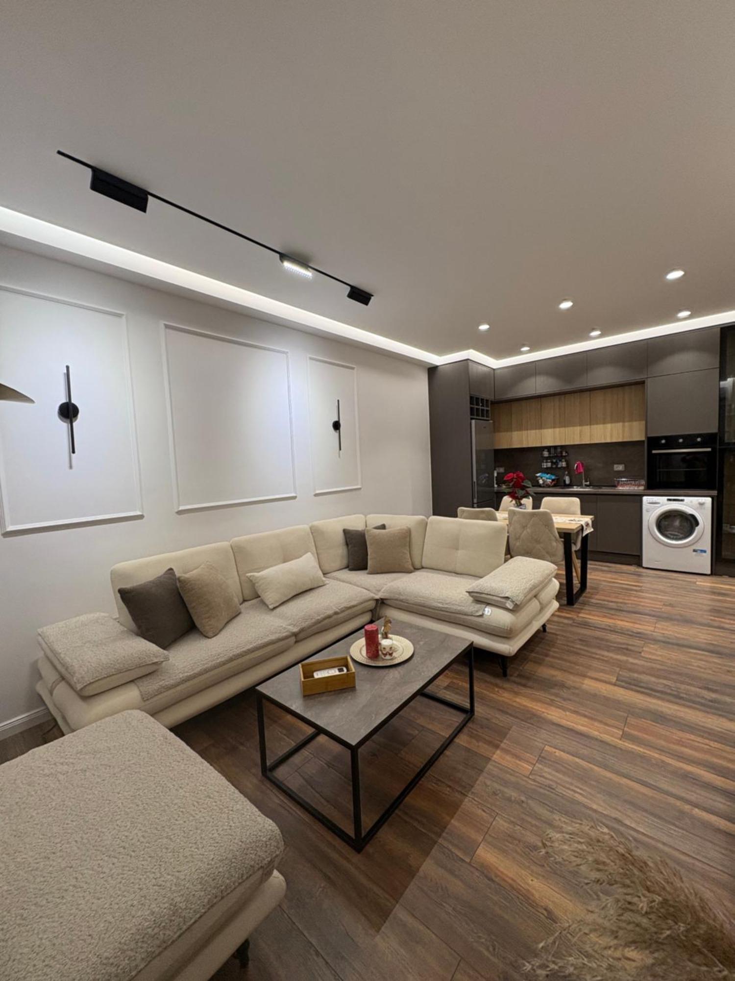 Alajs Apartament Vlorë Buitenkant foto