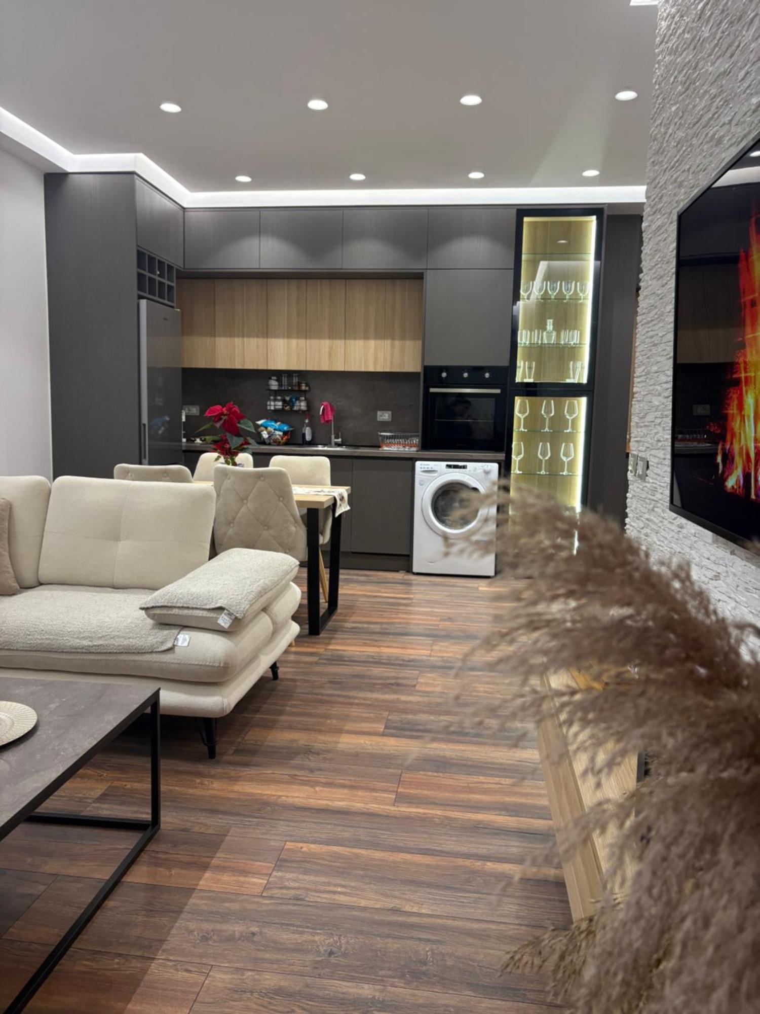 Alajs Apartament Vlorë Buitenkant foto